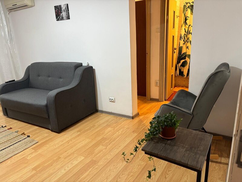 Vitan Bobocica proprietar, cochet, curat, costuri foarte mici, liniste