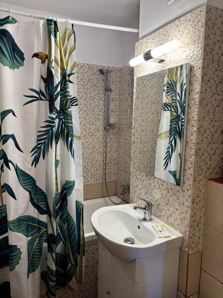 Vitan Bobocica proprietar, cochet, curat, costuri foarte mici, liniste